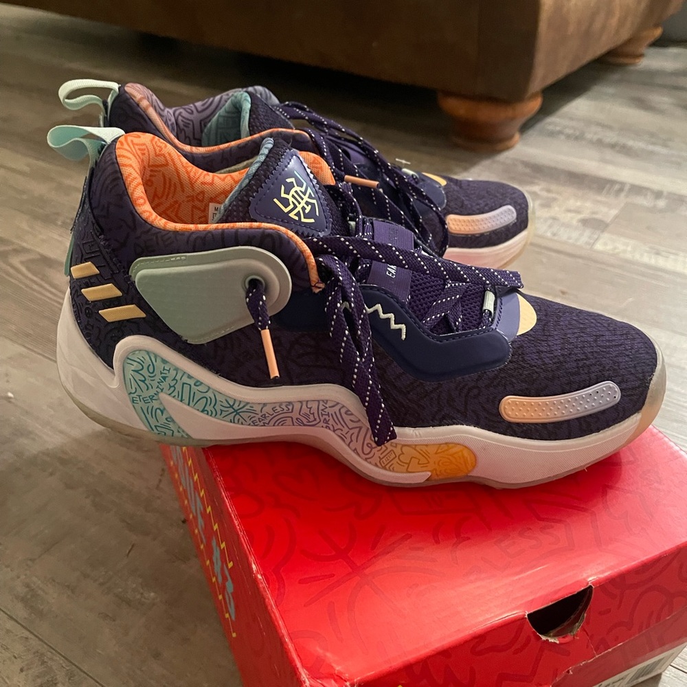 COPY - DON Issue 3.  Only worn a few times.